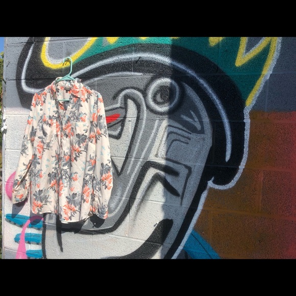 Flower faces button up - Picture 4 of 7